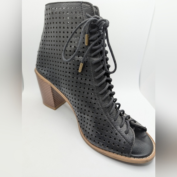 Forever 21 Shoes - Forever 21 Black lace up booties sz 9